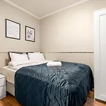 Apartamento - 302 *