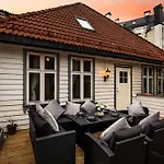 - 302 Apartament *