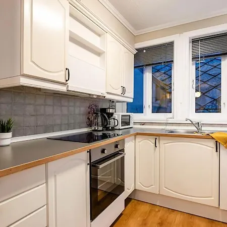 Apartment - 302 Bergen