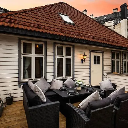 - 302 Apartament *